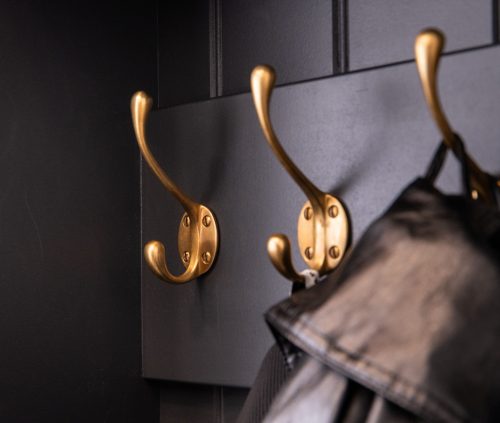 luxury-moulded-in-frame-beaded-panel-shaker-boot-room-sawbridgeworth-handmade-kitchen-company-2-scaled