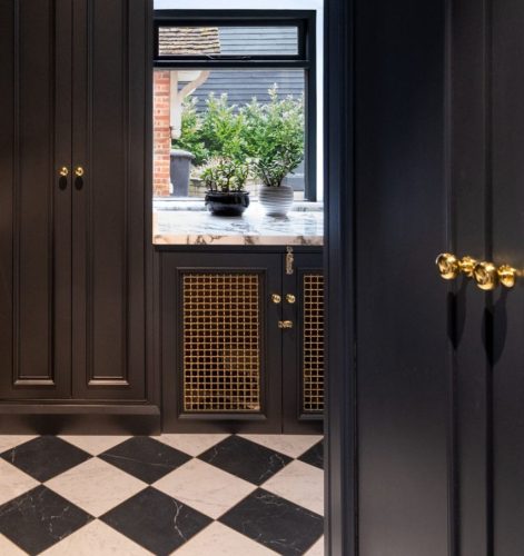 luxury-moulded-in-frame-beaded-panel-shaker-utility-room-sawbridgeworth-handmade-kitchen-company-2-scaled-Copy