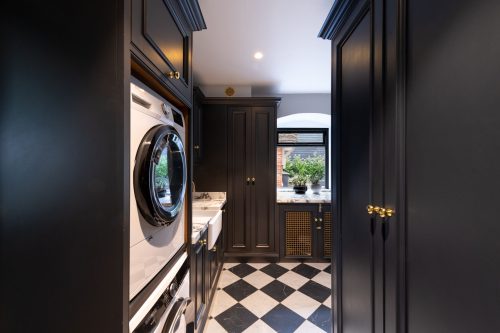 luxury-moulded-in-frame-beaded-panel-shaker-utility-room-sawbridgeworth-handmade-kitchen-company-2-scaled